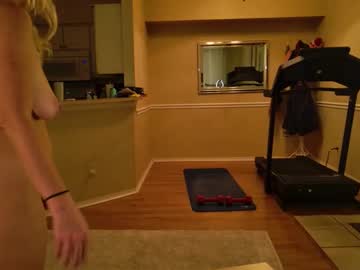 summerishotter's chat room