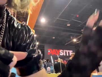 frenchava's chat room