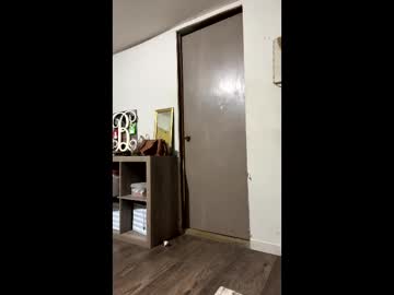 firsttime_freak's chat room