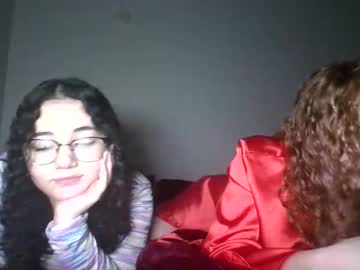 hellokitty2020luv's chat room