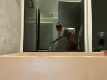 lightbluepufferfish's chat room