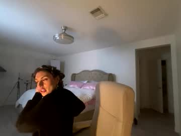 ella_ella_ella_ay's chat room