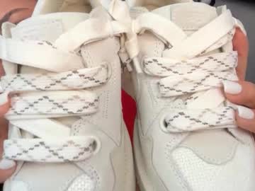 minahoneyy38's chat room