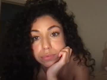 latinagirlyxx's chat room