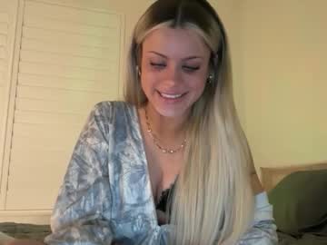 ella_hill's chat room