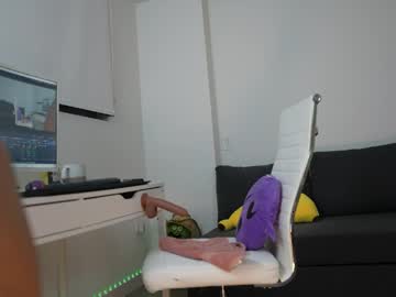 ashley_benson1's chat room