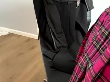 deepthroatqueen33's chat room