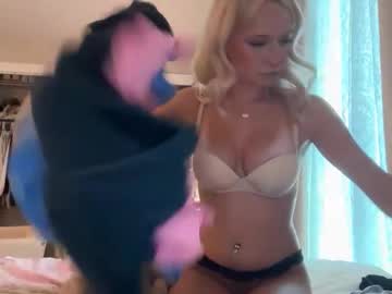 roxyrain2736's chat room