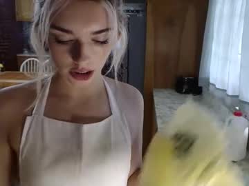 ellalowe's chat room