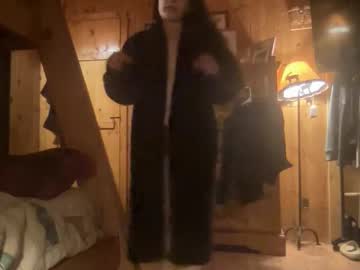 mysteriousmadam_'s chat room