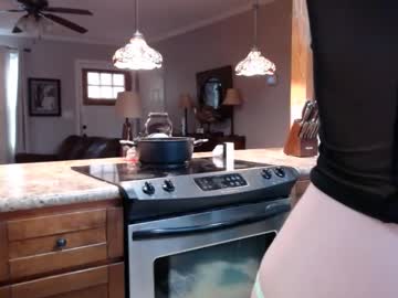 ellalowe's chat room