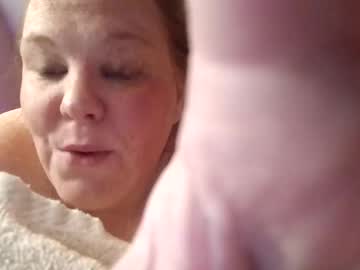 frecklesandsparky's chat room