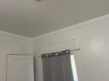 goldenpuss95's chat room