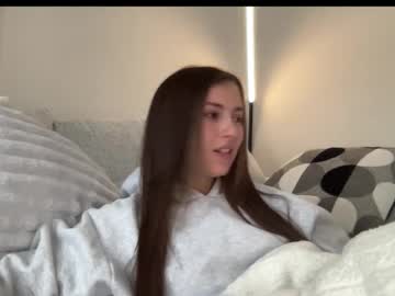 laylahlaylah1's chat room