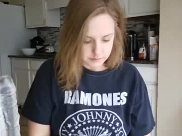 tinywithtiddies's chat room