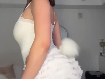 elenahere4u's chat room