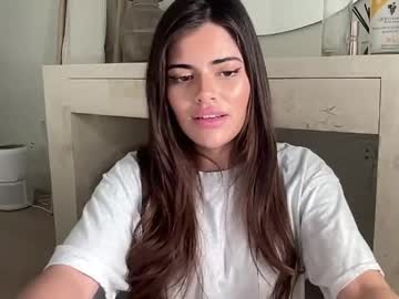 poutyselena's chat room