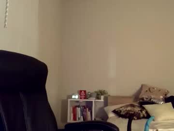 laineylifts's chat room