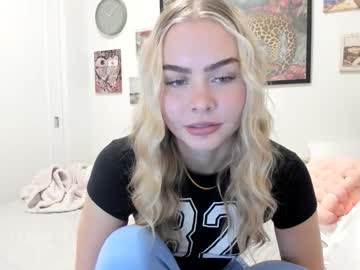 ariah_is_blonde's chat room