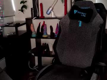 strawberryyfoxie's chat room