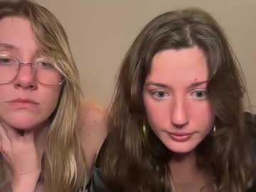 2girls1boat's chat room