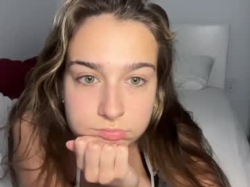 elenahere4u's chat room