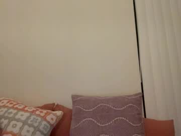 tinytittytia's chat room