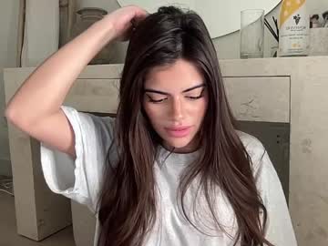 poutyselena's chat room