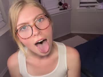 elliee81's chat room