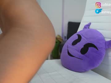 ashley_benson1's chat room