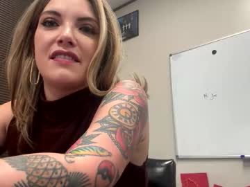 tattedlasirena's chat room