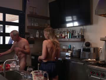 blondefoxsilverfox's chat room