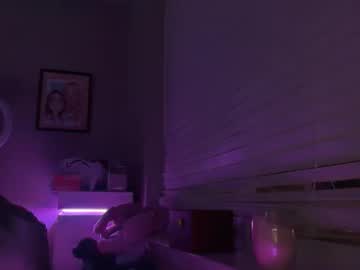 theblondeetwinss's chat room