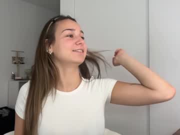 elenahere4u's chat room