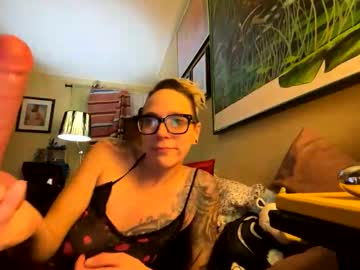 juneafterhours's chat room