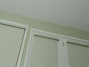 ellalowe's chat room