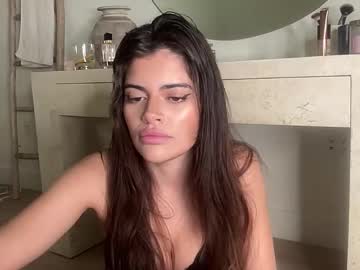 poutyselena's chat room