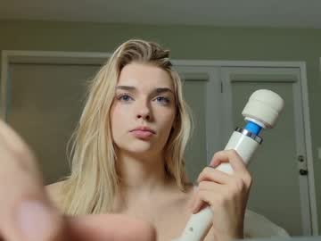 ellalowe's chat room