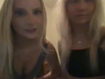 bellagreyoxo's chat room