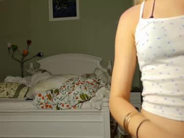 ellalowe's chat room