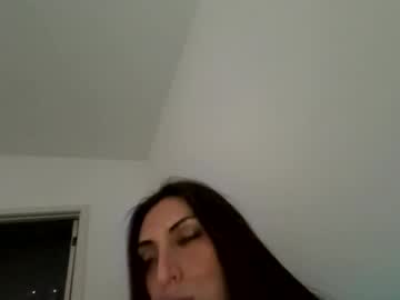 ella_ella_ella_ay's chat room