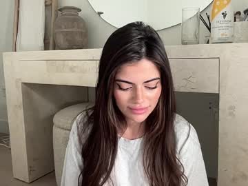 poutyselena's chat room