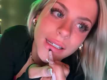 ella_hill's chat room