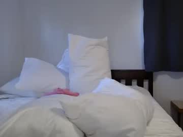 ellalowe's chat room