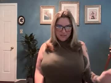 tattedlasirena's chat room