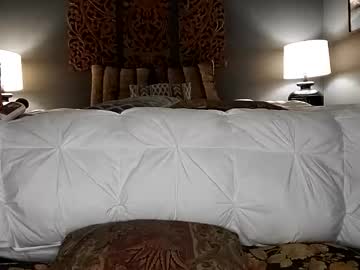 honeyhive_4u's chat room