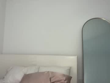 elenahere4u's chat room