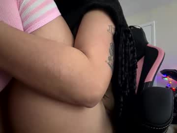 petitelatinamama's chat room