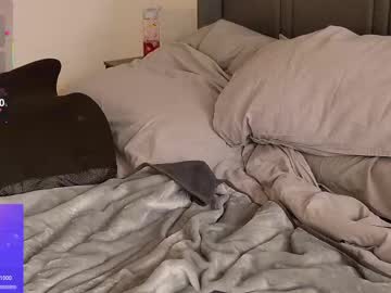 strawberryyfoxie's chat room