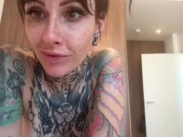 tattooedlucy_'s chat room